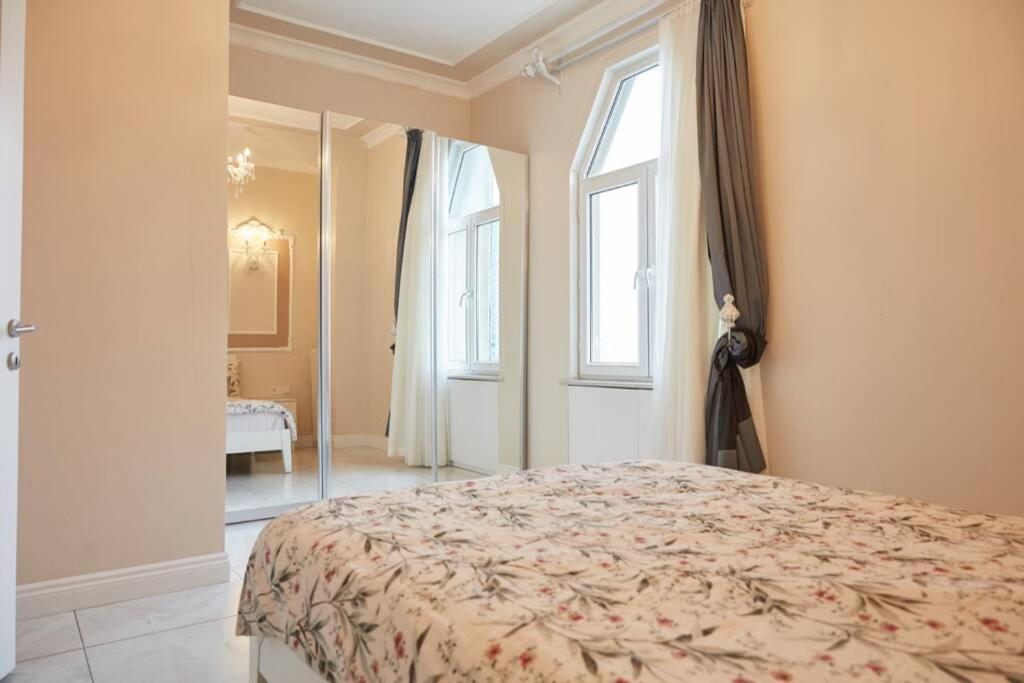 Taksim Square Apartment, Great View, Luxury Istanbul Eksteriør billede